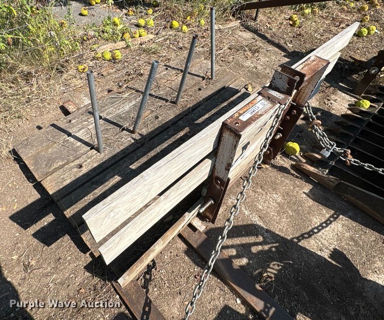 image for item FI0009 2005 John Deere 5303 tractor