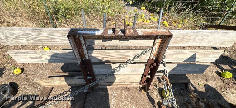 image for item FI0009 2005 John Deere 5303 tractor