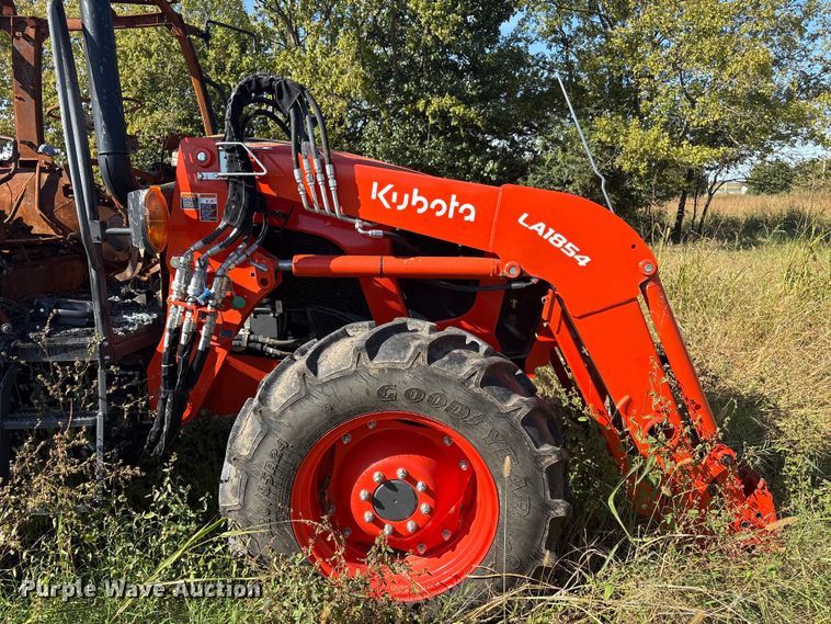 image for item FI0016 2023 Kubota M5-111HDC MFWD tractor