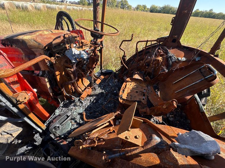 image for item FI0016 2023 Kubota M5-111HDC MFWD tractor