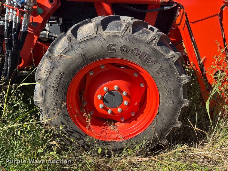 image for item FI0016 2023 Kubota M5-111HDC MFWD tractor