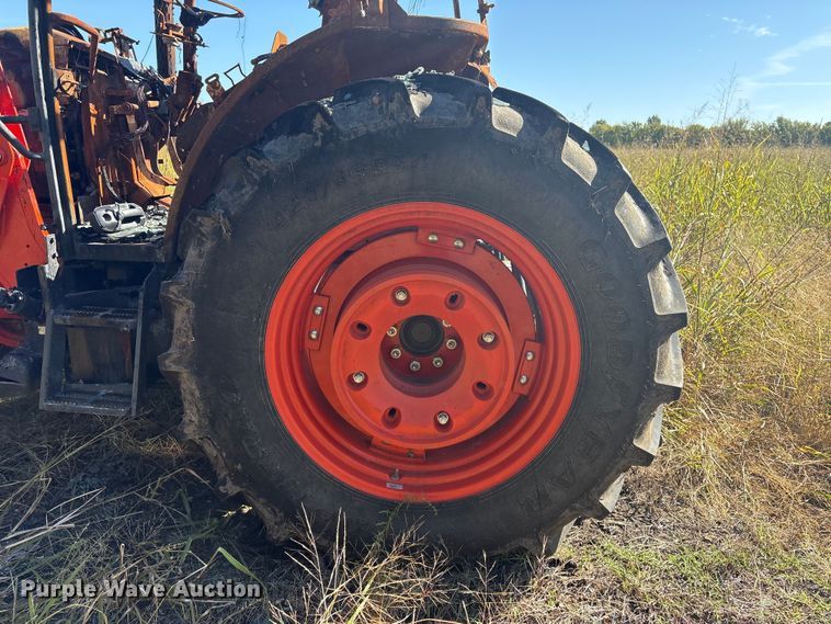 image for item FI0016 2023 Kubota M5-111HDC MFWD tractor