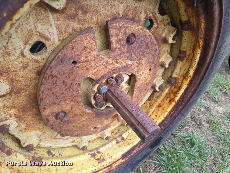 image for item FI0614 1963 John Deere 3010 tractor