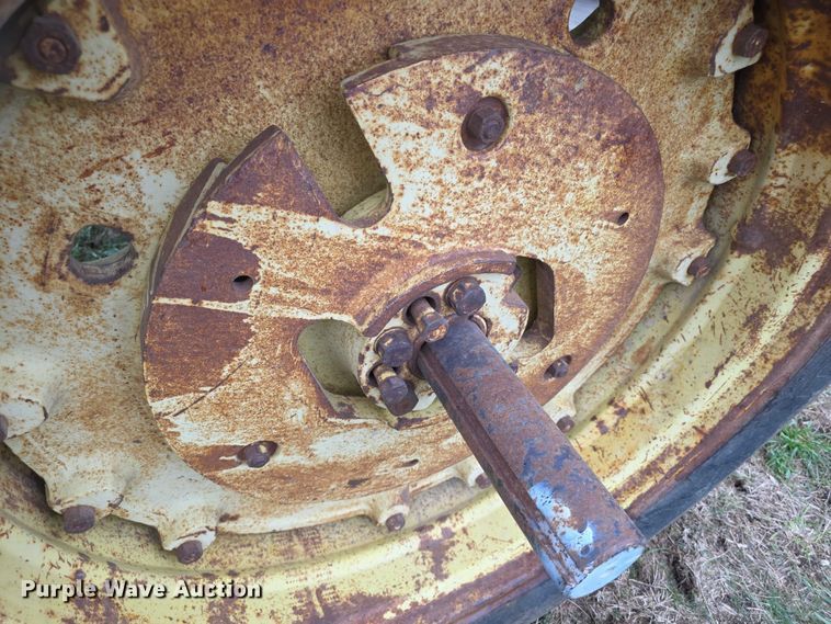 image for item FI0614 1963 John Deere 3010 tractor