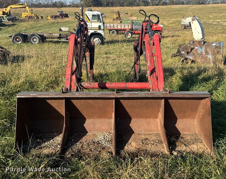 image for item FK0586 Versatile 2360 loader