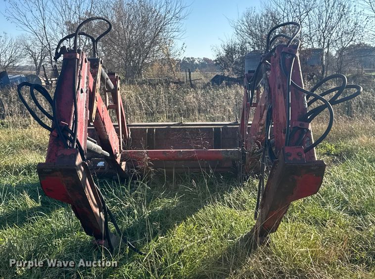 image for item FK0586 Versatile 2360 loader