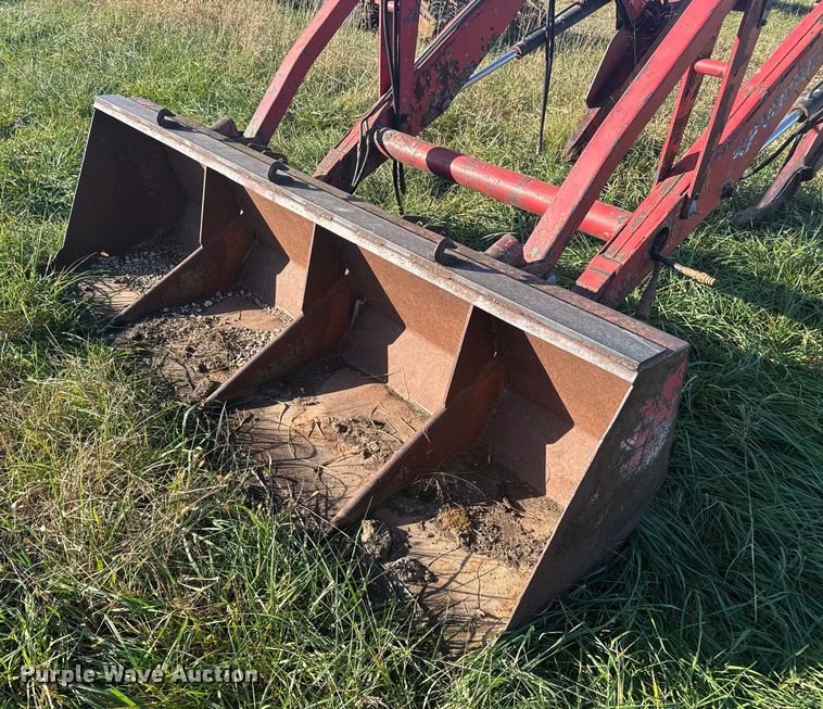 image for item FK0586 Versatile 2360 loader