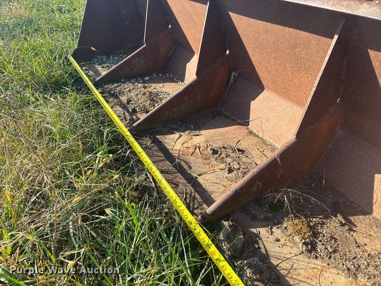 image for item FK0586 Versatile 2360 loader