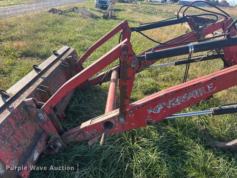 image for item FK0586 Versatile 2360 loader