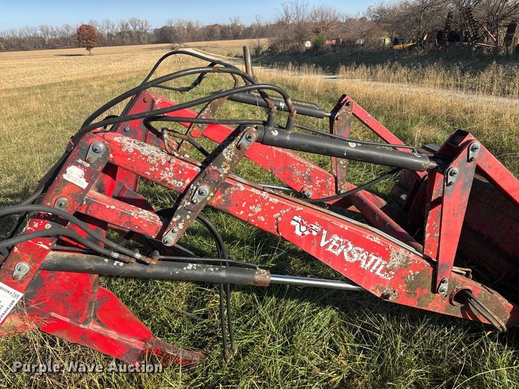 image for item FK0586 Versatile 2360 loader