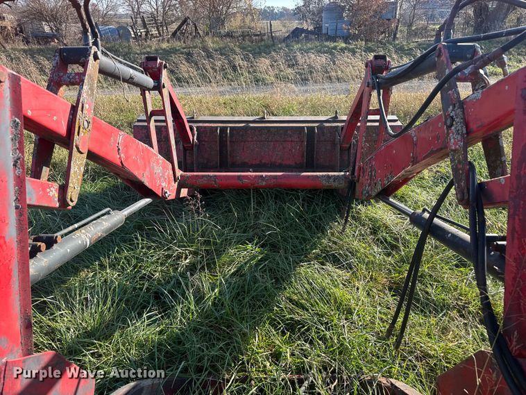 image for item FK0586 Versatile 2360 loader