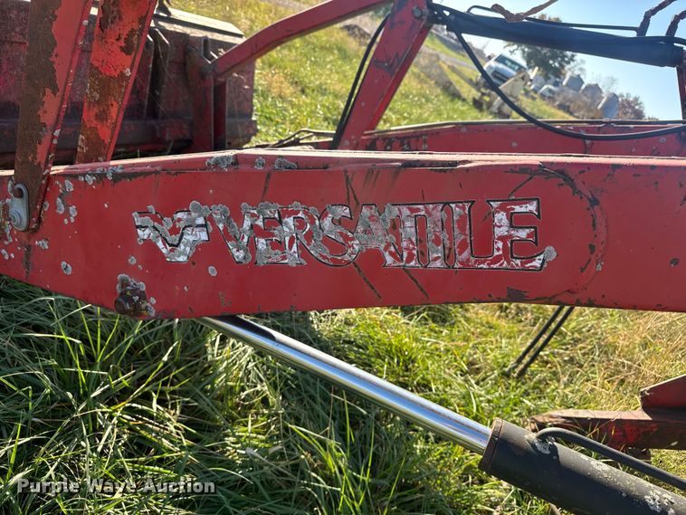 image for item FK0586 Versatile 2360 loader