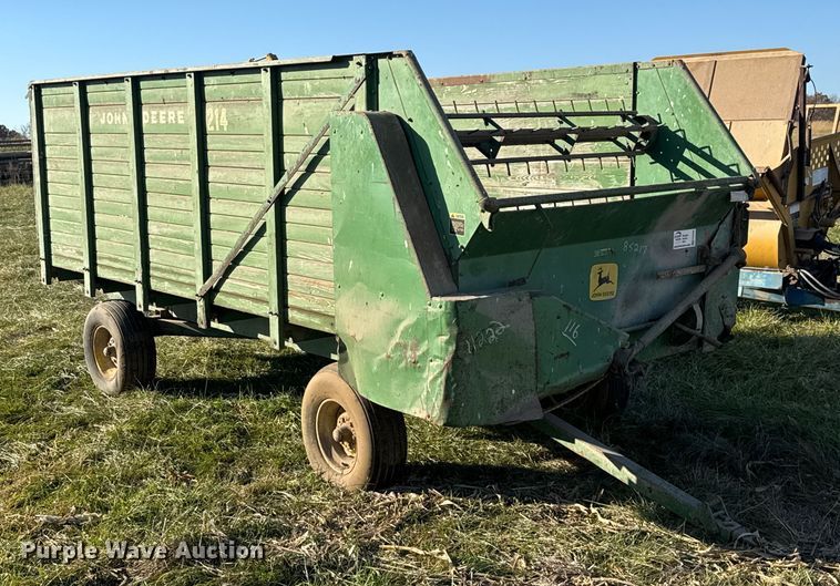 image for item FK0589 John Deere 214 silage wagon