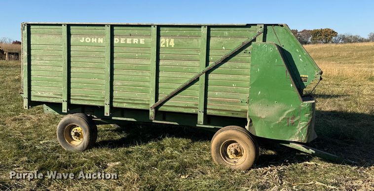 image for item FK0589 John Deere 214 silage wagon