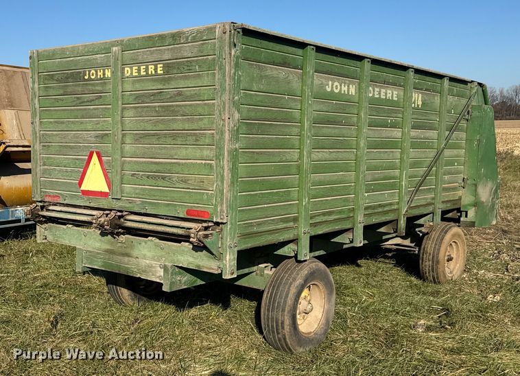 image for item FK0589 John Deere 214 silage wagon