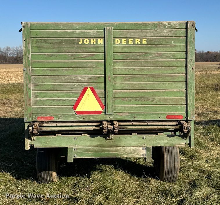 image for item FK0589 John Deere 214 silage wagon