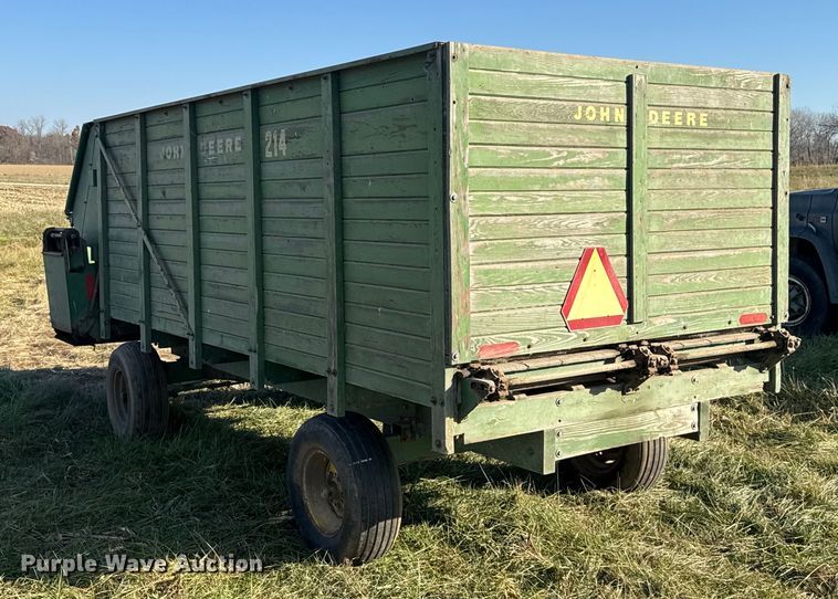 image for item FK0589 John Deere 214 silage wagon