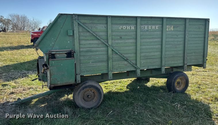 image for item FK0589 John Deere 214 silage wagon