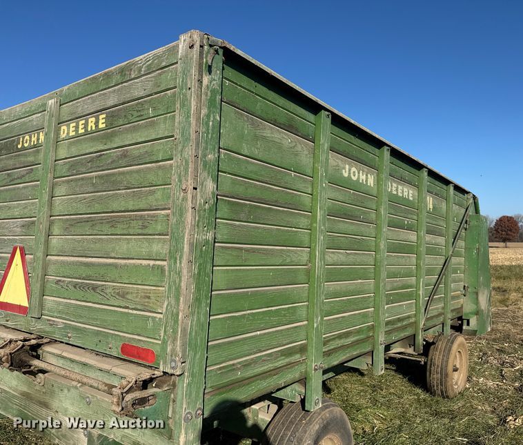 image for item FK0589 John Deere 214 silage wagon