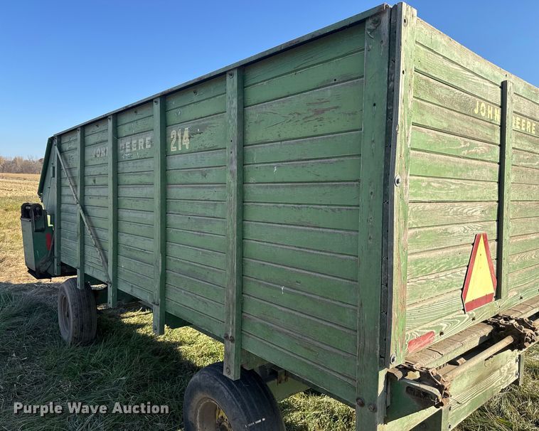 image for item FK0589 John Deere 214 silage wagon
