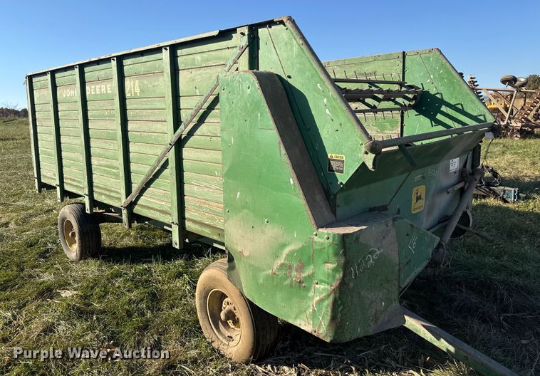 image for item FK0589 John Deere 214 silage wagon