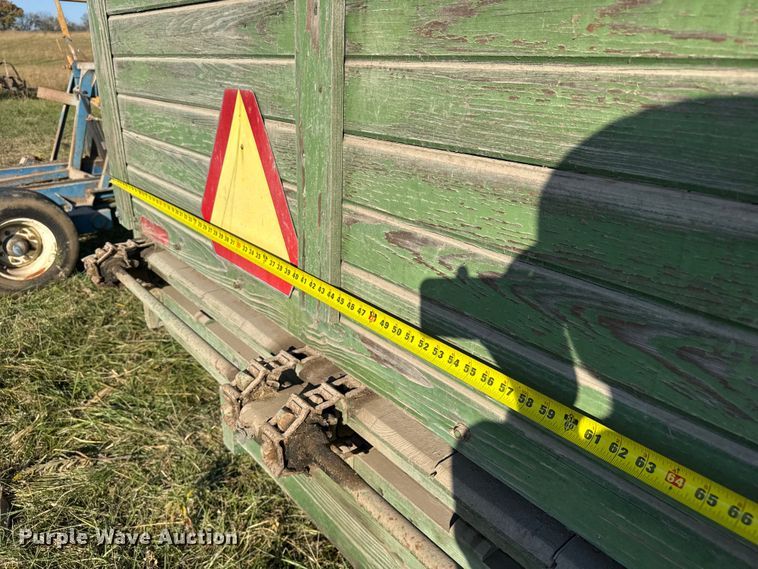 image for item FK0589 John Deere 214 silage wagon