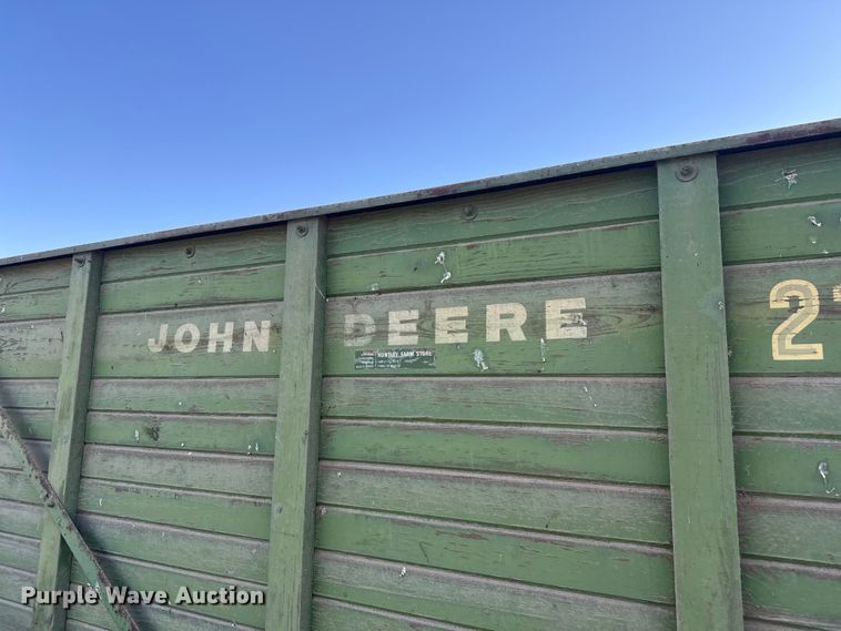 image for item FK0589 John Deere 214 silage wagon
