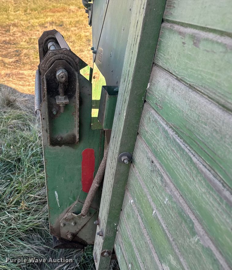 image for item FK0589 John Deere 214 silage wagon