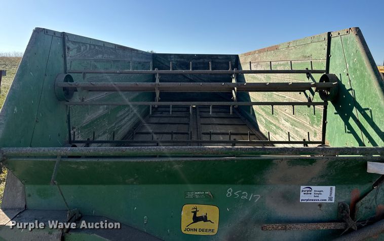 image for item FK0589 John Deere 214 silage wagon