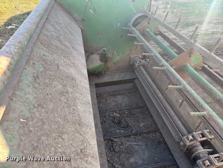 image for item FK0589 John Deere 214 silage wagon