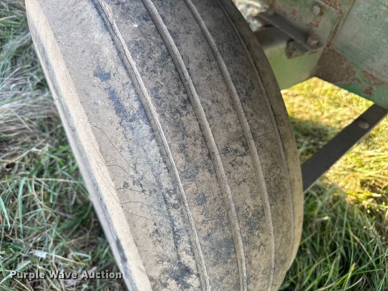 image for item FK0589 John Deere 214 silage wagon