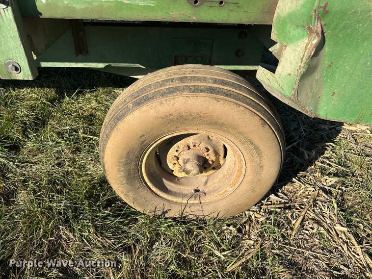 image for item FK0589 John Deere 214 silage wagon