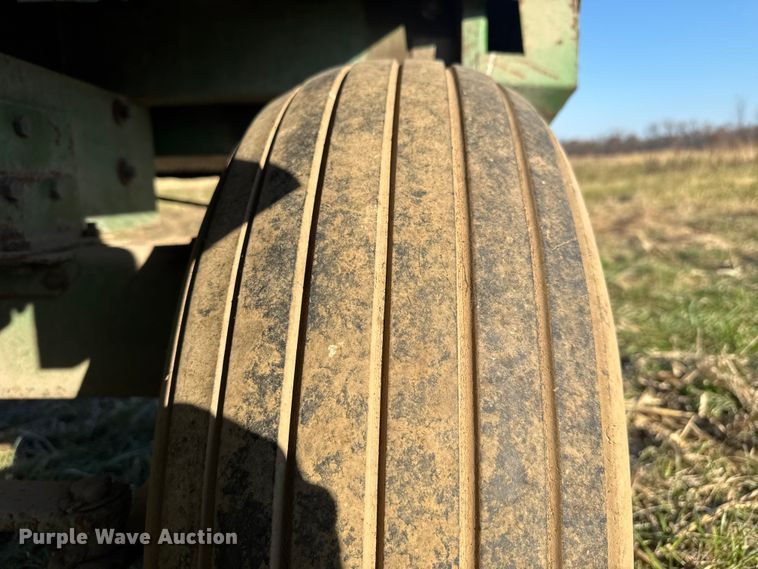 image for item FK0589 John Deere 214 silage wagon