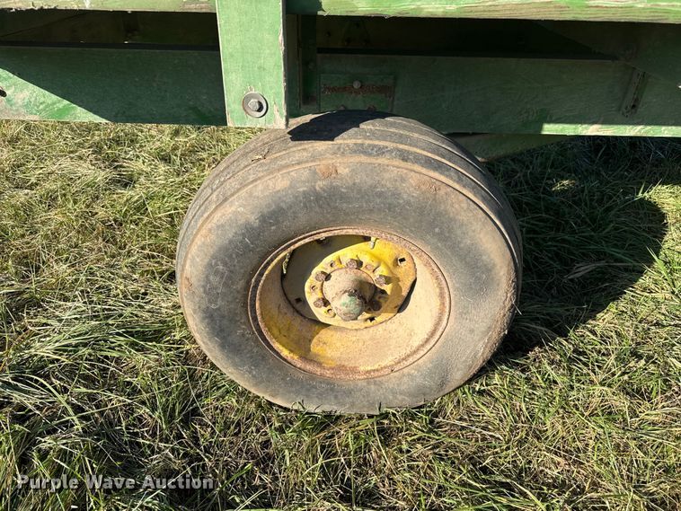 image for item FK0589 John Deere 214 silage wagon
