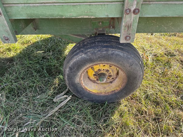 image for item FK0589 John Deere 214 silage wagon