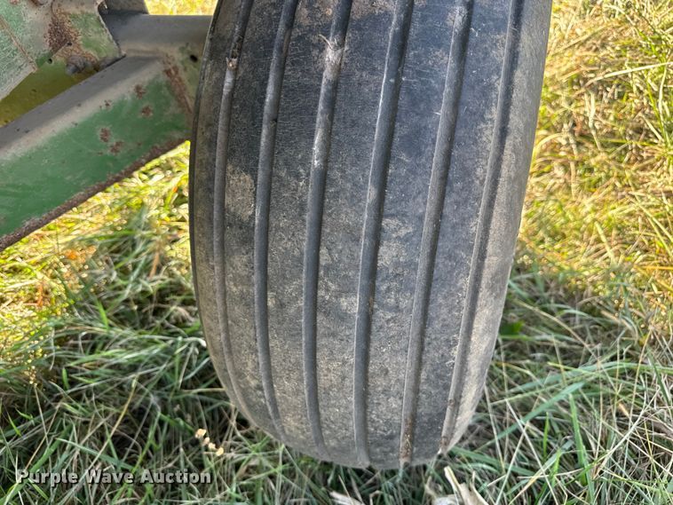 image for item FK0589 John Deere 214 silage wagon