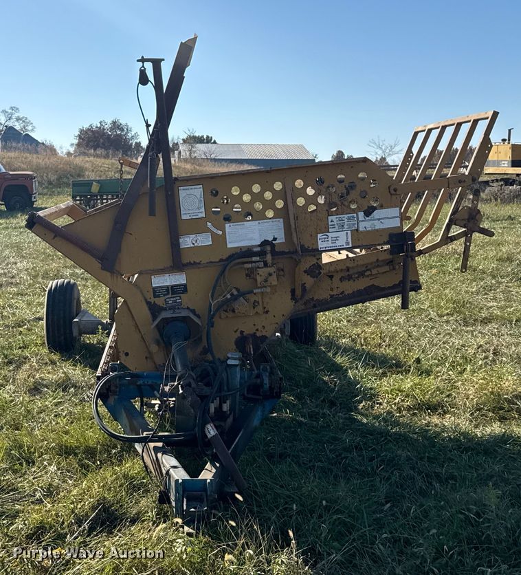 image for item FK0590 Haybuster 256 bale processor with feed wagon