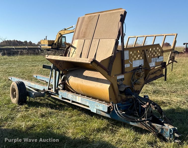 image for item FK0590 Haybuster 256 bale processor with feed wagon