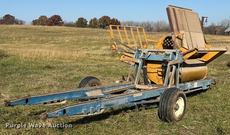 image for item FK0590 Haybuster 256 bale processor with feed wagon