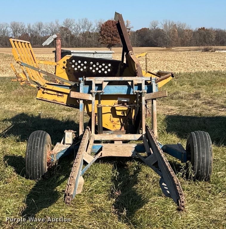 image for item FK0590 Haybuster 256 bale processor with feed wagon