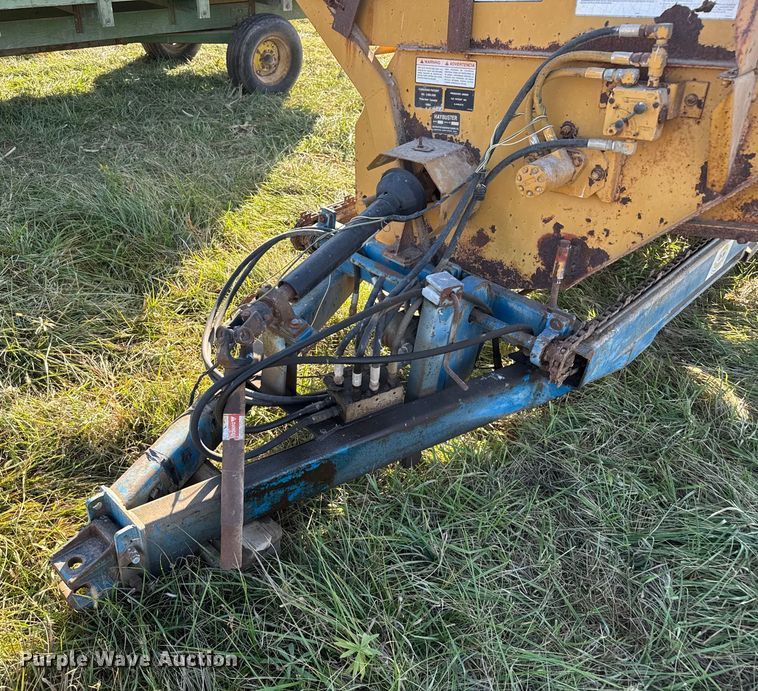 image for item FK0590 Haybuster 256 bale processor with feed wagon