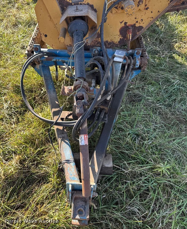 image for item FK0590 Haybuster 256 bale processor with feed wagon