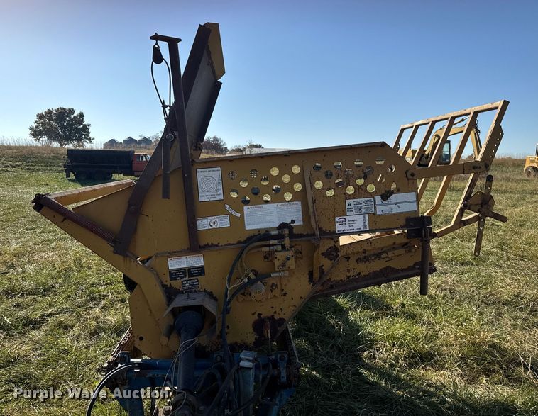 image for item FK0590 Haybuster 256 bale processor with feed wagon