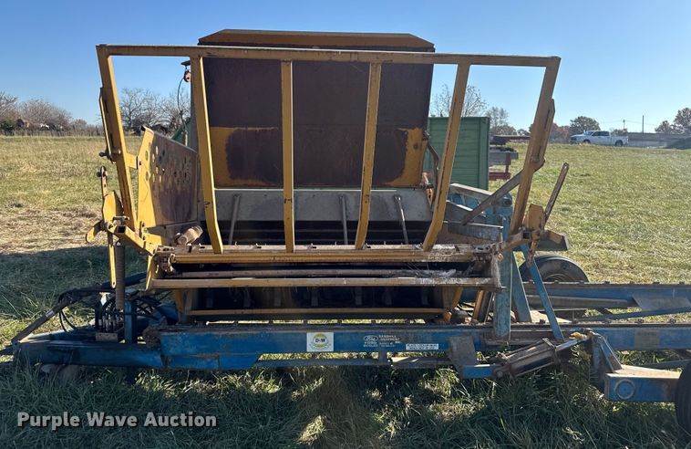 image for item FK0590 Haybuster 256 bale processor with feed wagon