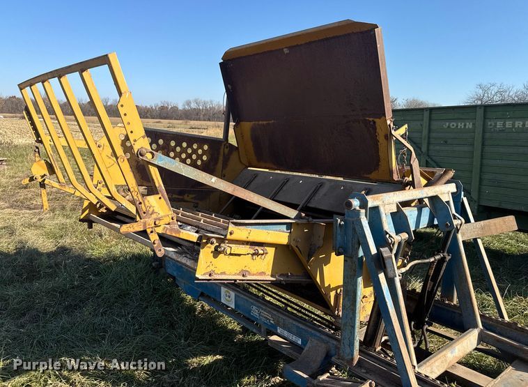image for item FK0590 Haybuster 256 bale processor with feed wagon