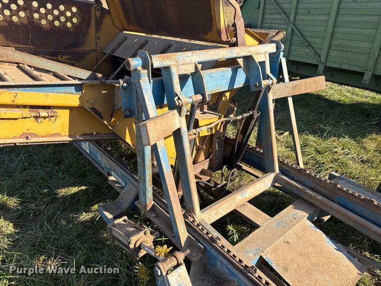 image for item FK0590 Haybuster 256 bale processor with feed wagon