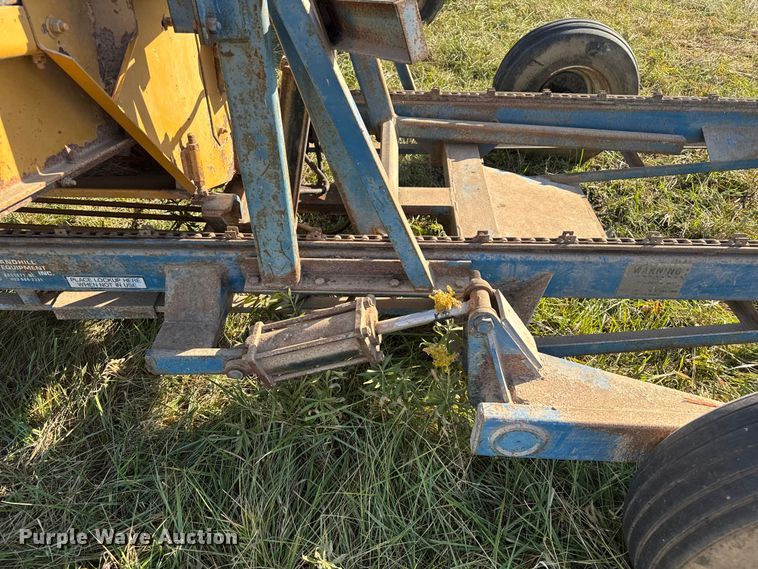 image for item FK0590 Haybuster 256 bale processor with feed wagon