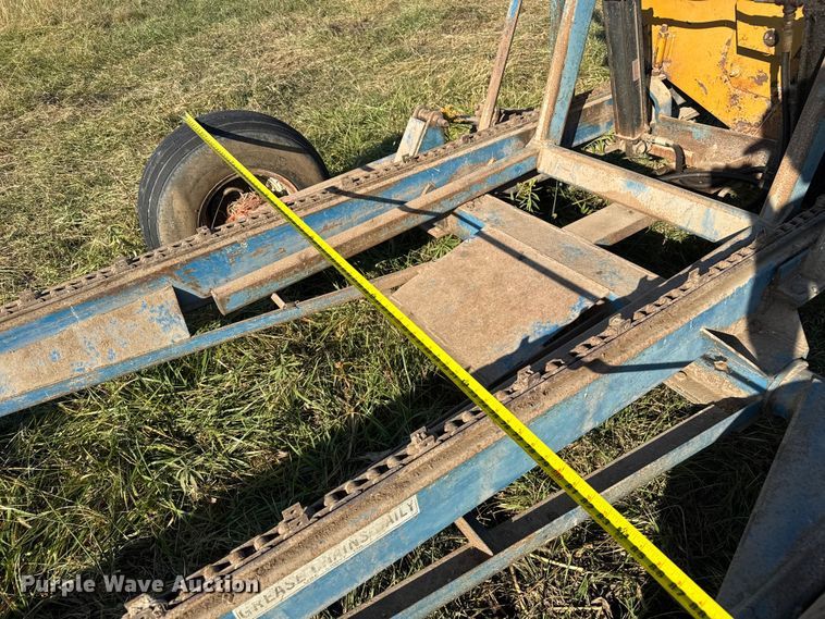 image for item FK0590 Haybuster 256 bale processor with feed wagon