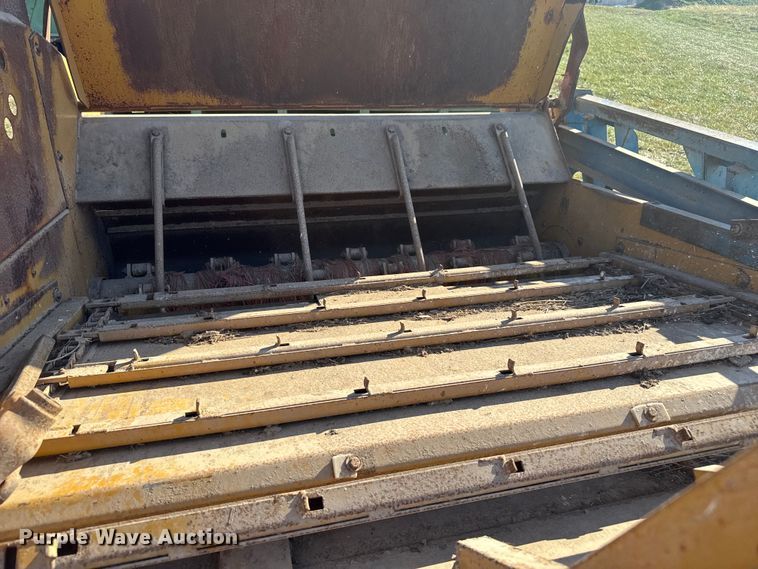 image for item FK0590 Haybuster 256 bale processor with feed wagon