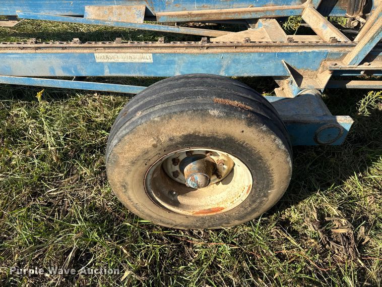 image for item FK0590 Haybuster 256 bale processor with feed wagon